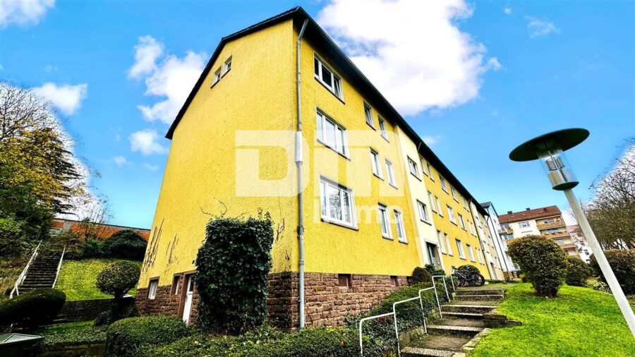 Helle Vierzimmerwohnung (Hochparterre) mit Balkon in Traumlage - Frontansicht